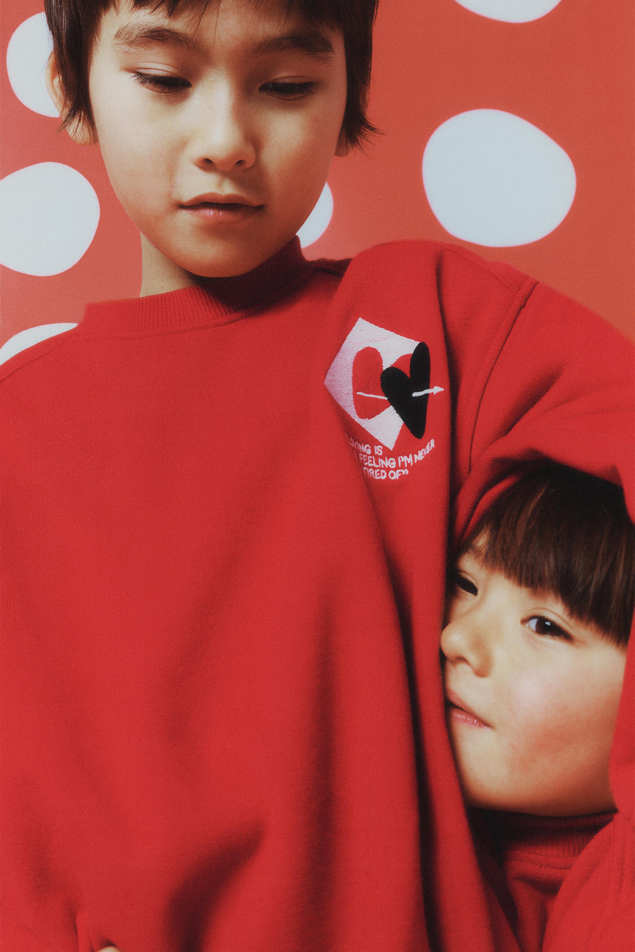 HEART SWEATSHIRT